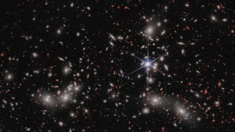 El James Webb apunta al espacio profundo y descubre ‘qué encendió las luces’ en el amanecer de los tiempos