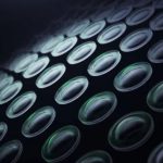 iPhone 15 Pro Max y Huawei pondrán en tendencia los lentes híbridos de cristal y plástico que usa en sus cámaras
