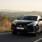 Un SUV premium que se conduce sin volante mecánico, cambia como un manual y acelera como un deportivo: así es el nuevo Lexus RZ 2026