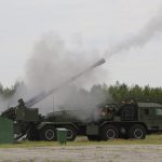Rusia despliega en Ucrania obuses 2S43 Malva de 152 mm equipados con protección antidrones