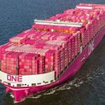 El barco más grande del mundo rompió un récord histórico al transportar más de 22.000 contenedores