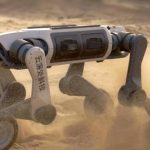 Deep Robotics Lynx M20: un perro robot sobre ruedas para transportar la carga de los rescatistas