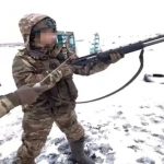 Rusia entrega escopetas a unidades de infantería como defensa contra drones.