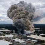 Incendio de una planta química en EE.UU. causa evacuación y cierre de carreteras