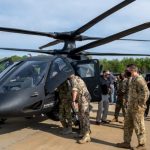 El Sikorsky S-97 RAIDER demuestra su agilidad en las demostraciones de vuelo en el Arsenal de Redstone.