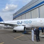 Avión SJ-100 desarrollado en Rusia completa vuelo inaugural