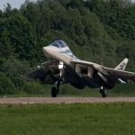 Rusia se suma a China con el primer vuelo del Su-57D, la versión biplaza de su caza de quinta generación