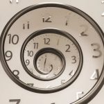 La audaz teoría de un “antiuniverso” donde el tiempo corre hacia atrás (y cómo resuelve varios enigmas del cosmos)