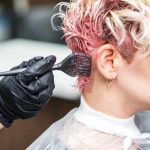 Los efectos dañinos de teñirse el cabello que nunca te han contado, y cómo evitarlos