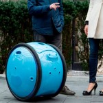 Vespa presenta robot Mayordomo que puede cargar hasta 18 kilos