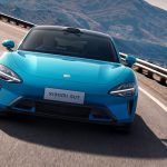 El primer coche de Xiaomi ya está descatalogado tras solo dos años, pero tendrá una década más de partes y es lo más vendido en China