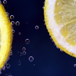 Descubre lo que pasa cuando tomas agua con limón