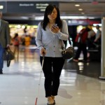 Desarrollan una app para ayudar a personas invidentes en los aeropuertos