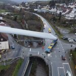 Sorprendentes imágenes de un camión llevando un enorme álabe de un aerogenerador