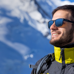 Lo que de verdad ocurre cuando alguien prueba esas gafas que “curan” el daltonismo (explicado por un daltónico)