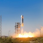 El primer cohete de Jeff Bezos, New Shepard, logra su vuelo inaugural.
