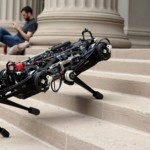 El MIT presenta un robot que no necesita la vista para moverse con libertad