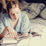 Leer antes de dormir: una costumbre que le encanta a tu cerebro