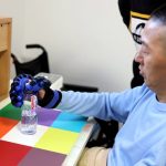 Un chip cerebral chino menos invasivo que el Neuralink de Elon Musk ayuda a recuperar la movilidad