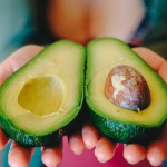 Por qué los aguacates no deberían existir (y cómo se salvaron gracias a un protagonista inesperado)