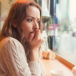 Cómo saber cuándo desconfiar de alguien: 5 claves