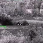 Helicóptero ruso Ka-52 Alligator hace un doblete al destruir dos tanques de Ucrania a la vez