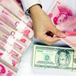 Piden a bancos chinos reducir compras de dólares
