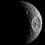 Bajo kilómetros de hielo, algunas lunas podrían hervir. Encélado y Mimas esconden océanos calientes que reescriben la búsqueda de vida en el Sistema Solar