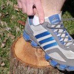 Para qué sirve el último agujero de tus zapatillas deportivas (ese por el que nunca pasas los cordones)