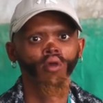 El hombre que es capaz de lamerse su propia frente