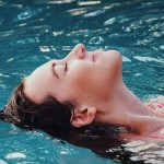 Nadar en agua fría, ¿de verdad ayuda contra la depresión?
