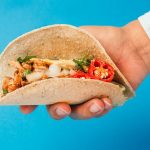 ¿El alimento del futuro? Un emprendimiento ecuatoriano se suma a la práctica de la entomofagia y comercializa productos hechos de harina de grillo