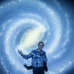 El cosmólogo Lawrence Krauss predice que pronto se sabrá si hay universos paralelos.