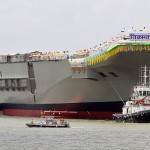 India lanza su primer portaaviones nacional de última generación.