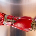 Este brazo biónico hará que un niño se sienta como Iron Man.