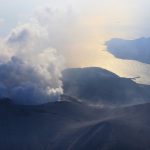 Un volcán japonés entra en erupción y arroja cenizas a 7.000 metros de altura