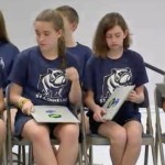 Una escuela de EE.UU. obsequia a sus alumnos con escudos antibalas para protegerse de los tiroteos