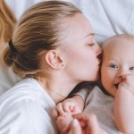 El herpes en el bebé puede ser grave y se contagia a través de los besos: ¿cómo puedes prevenirlo?