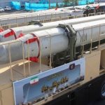 Irán presenta en un desfile el «Jihad» un misil balístico con un alcance de 1.000 kilómetros