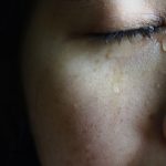 ¿Sienten más dolor las mujeres que los hombres? la ciencia responde un prejuicio de género.
