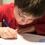 Los niños tienen problemas para escribir con lápices, según los expertos