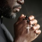 Pastor agredió sexualmente a una feligresa bajo pretexto de “expulsar demonios”