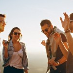 7 patrones de comportamiento que tienen las personas que caen bien