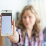 La pantalla del celular contiene más bacterias que un baño público