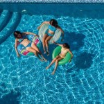El verdadero motivo por el que te piden que te duches antes de entrar en la piscina