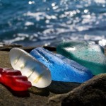 Botellas de vidrios que acaban en el mar de Rusia, se transforman en “joyas de la naturaleza”