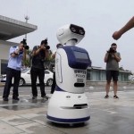 POLICÍAS ROBOTS YA PATRULLAN LAS CALLES DE CHINA