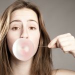 ¿Por qué a algunas personas les molesta el sonido de mascar chicle?