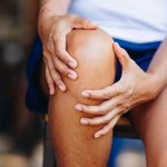 Crujidos en las rodillas: qué significan realmente y por qué son un síntoma de buena salud