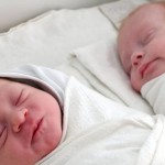 Una mujer da a luz a gemelos de padres distintos